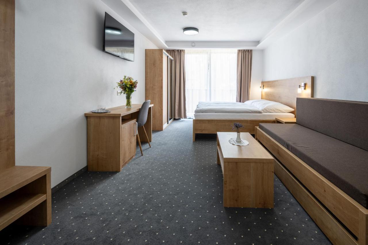 Berg Liptov Hotel Liptovský Mikuláš Екстериор снимка