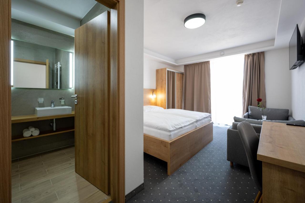 Berg Liptov Hotel Liptovský Mikuláš Екстериор снимка