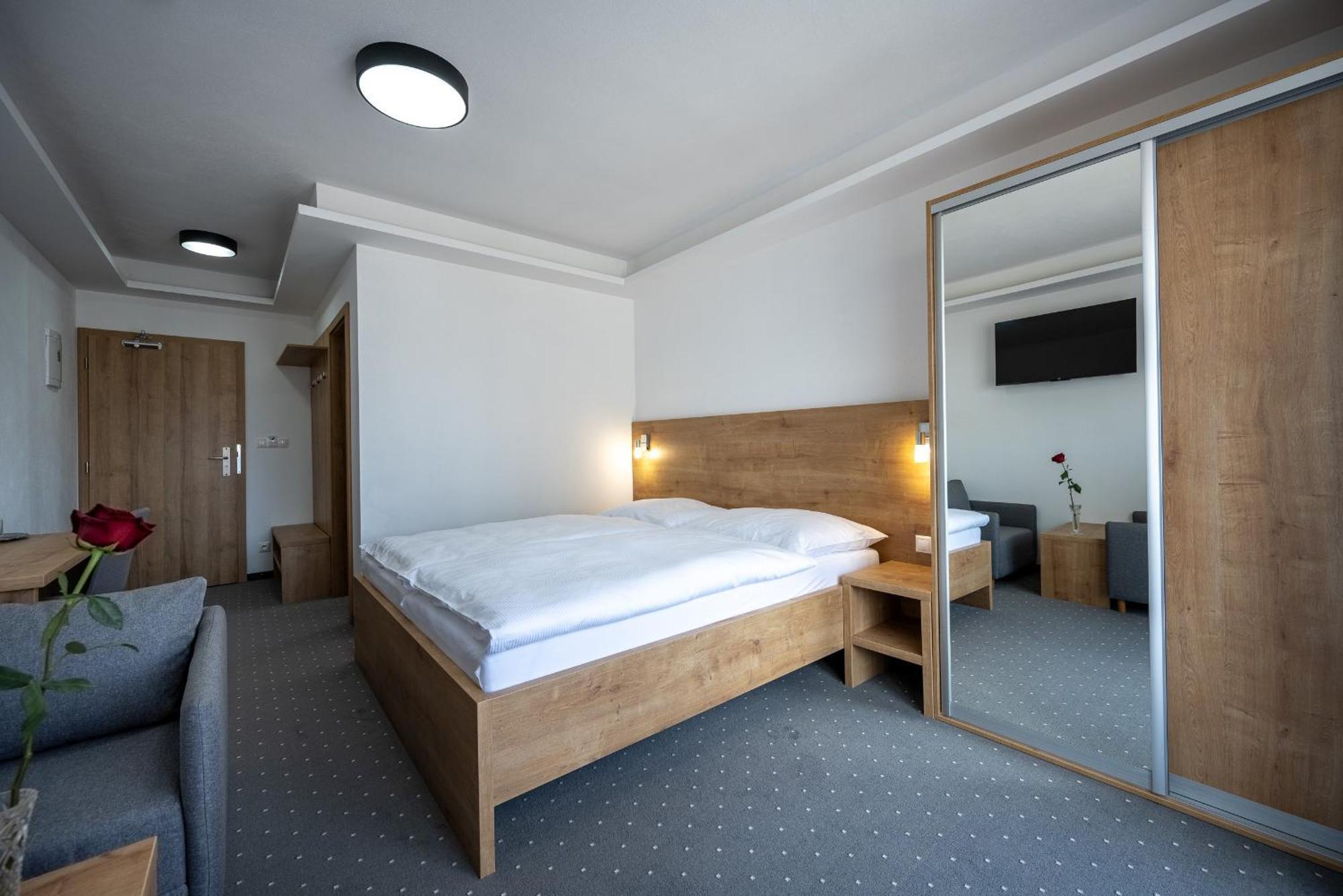 Berg Liptov Hotel Liptovský Mikuláš Екстериор снимка