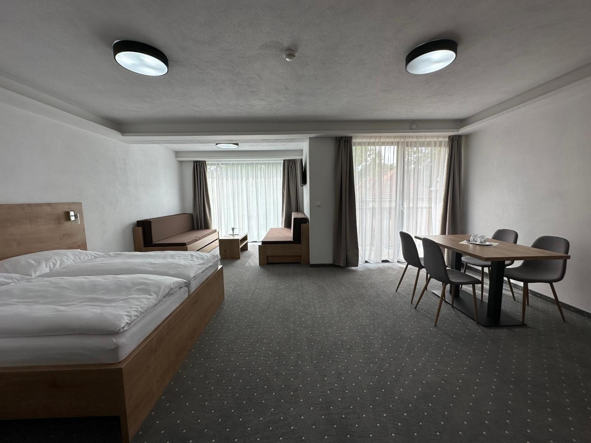 Berg Liptov Hotel Liptovský Mikuláš Екстериор снимка